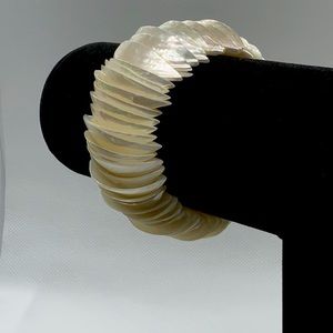 White pearlescent bracelet